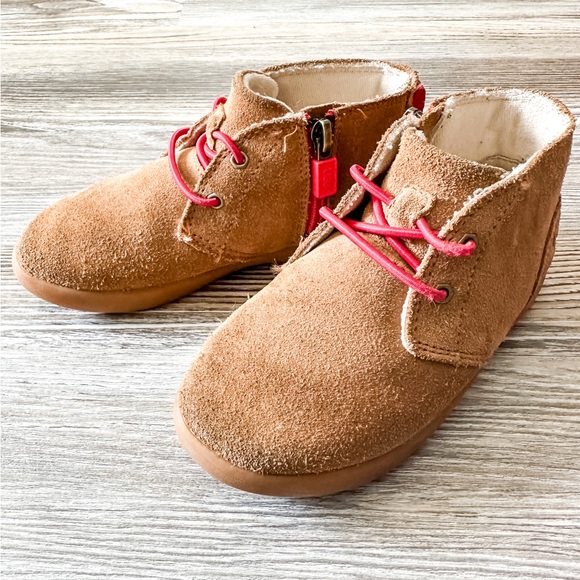 UGG Toddler Boy Tan Daine Bootie - Size 10 - Picture 1 of 6